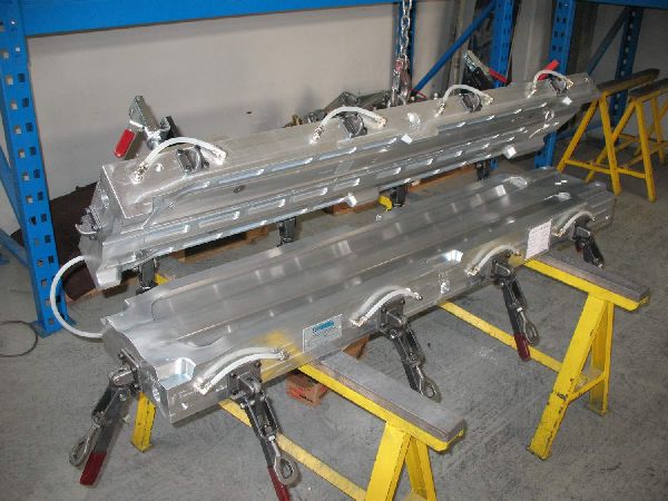 Stampo per iniezione PUR di particolare auto Stampo per iniezione PUR di particolare auto