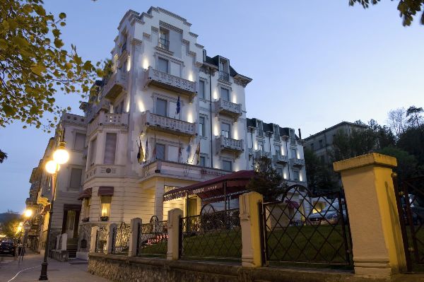 Hotel Villa Fiorita - 4 stelle - Salsomaggiore Terme Hotel Villa Fiorita - 4 stelle - Salsomaggiore Terme