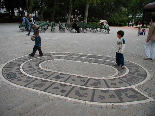 Gioco a percorso in pietra Gioco a percorso in pietra