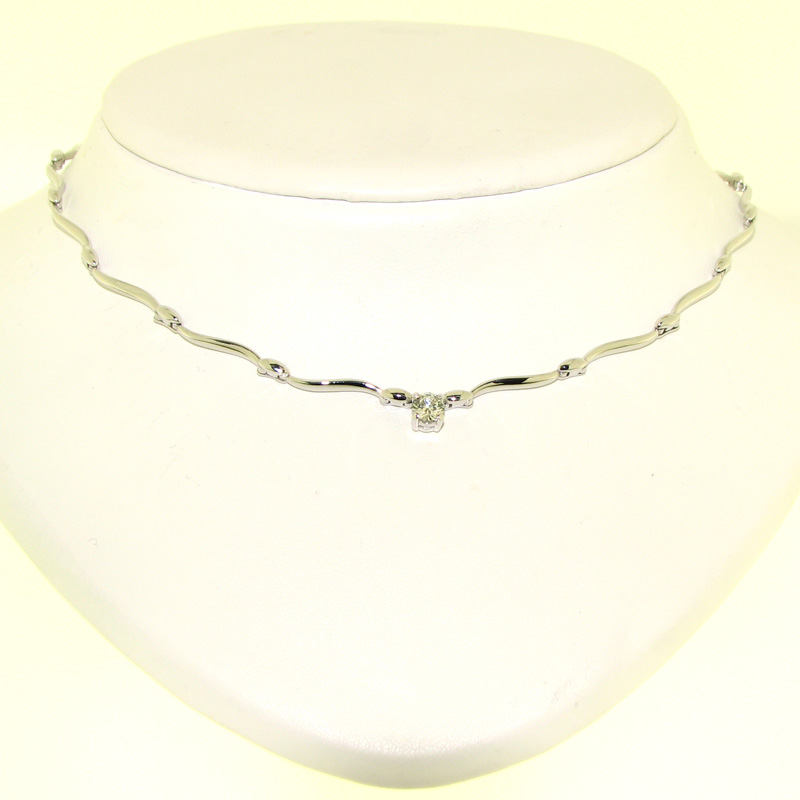 Collana in oro bianco e diamanti (punto luce) Collana in oro bianco e diamanti (punto luce)
