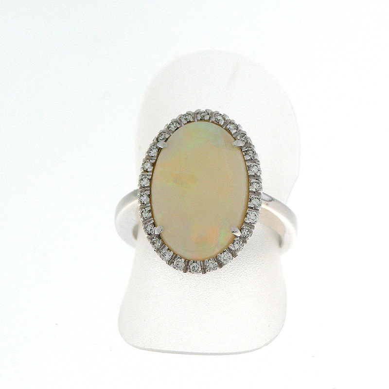 Anello con opale e diamanti Anello con opale e diamanti