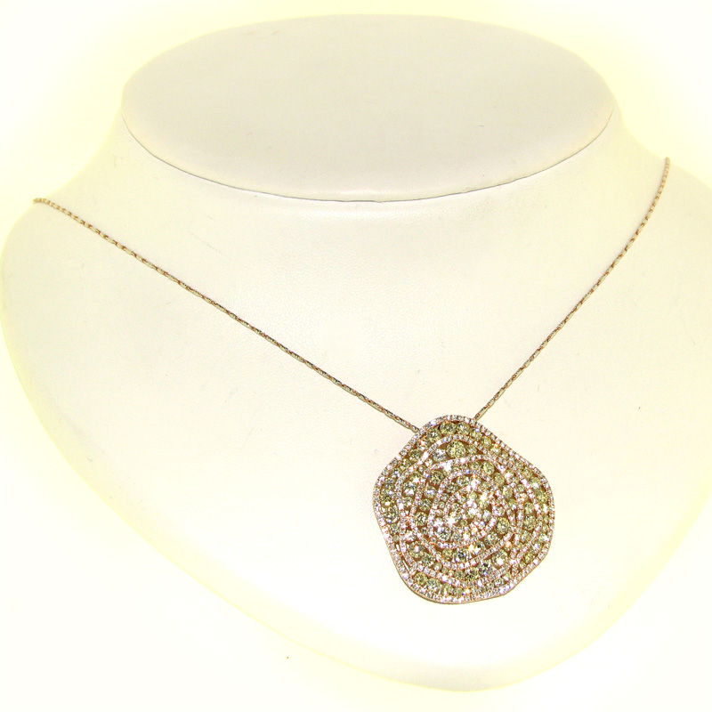 Pendente in oro e diamanti color FANCY Pendente in oro e diamanti color FANCY